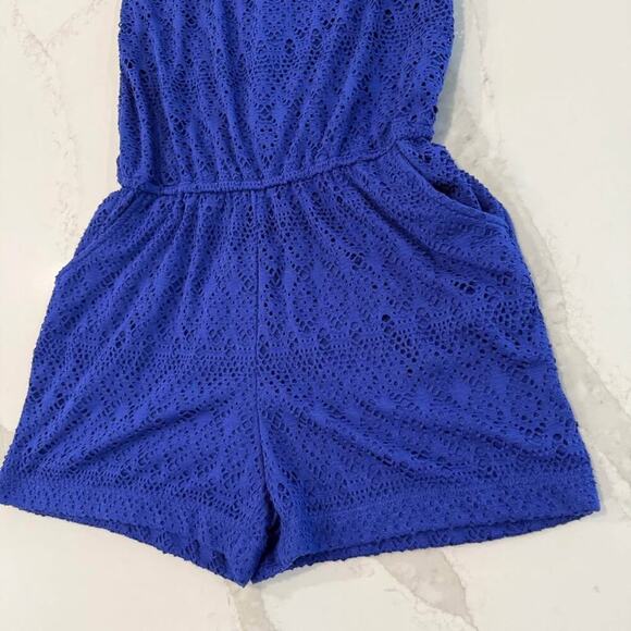 Bisou Bisou NWT Royal Blue Crochet HighNeck Gold Chain Romper Womens Size Medium - Picture 2 of 8